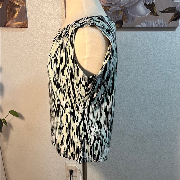 Calvin Klein Abstract Black and White Blouse (small flaw) - Picture 2 of 8